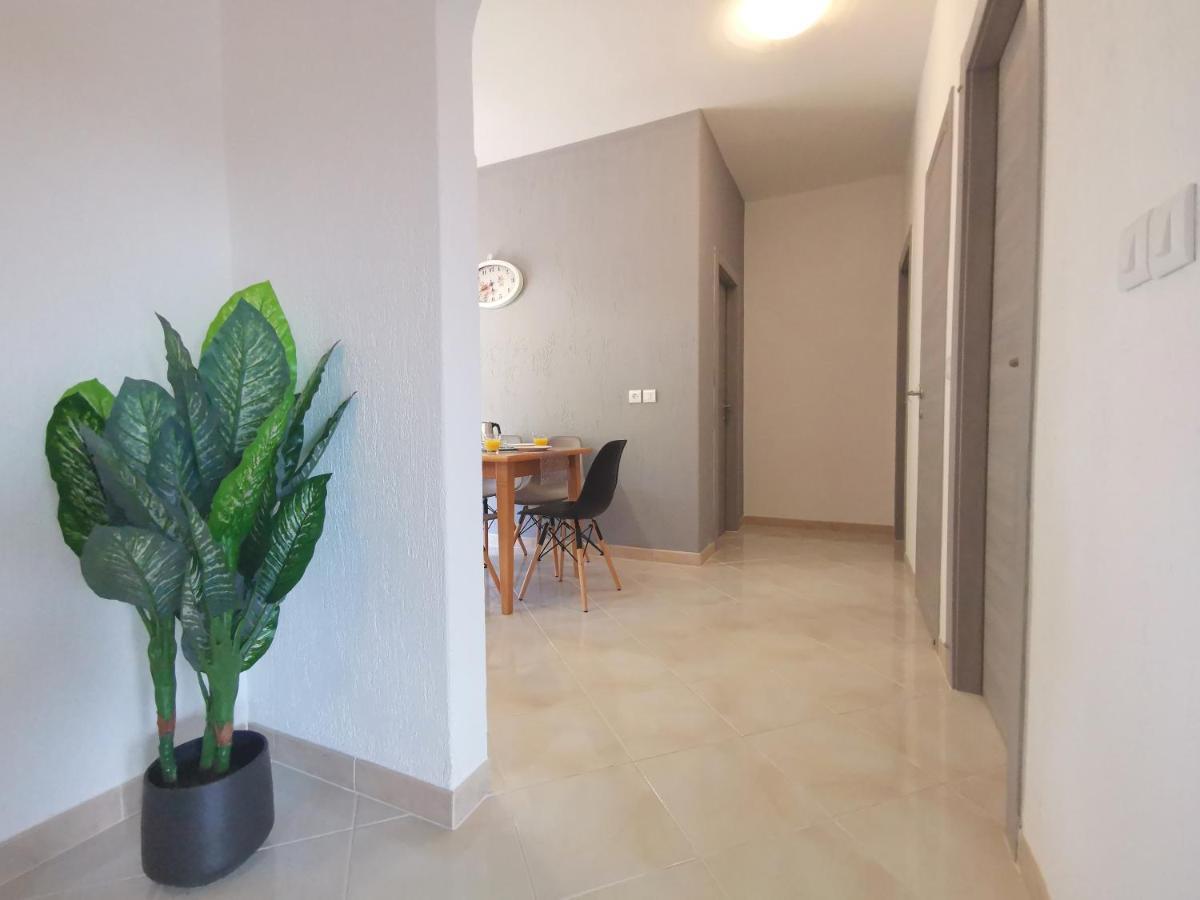 Apartment Pineta With Terrace & Park Wood View Pula Exterior foto
