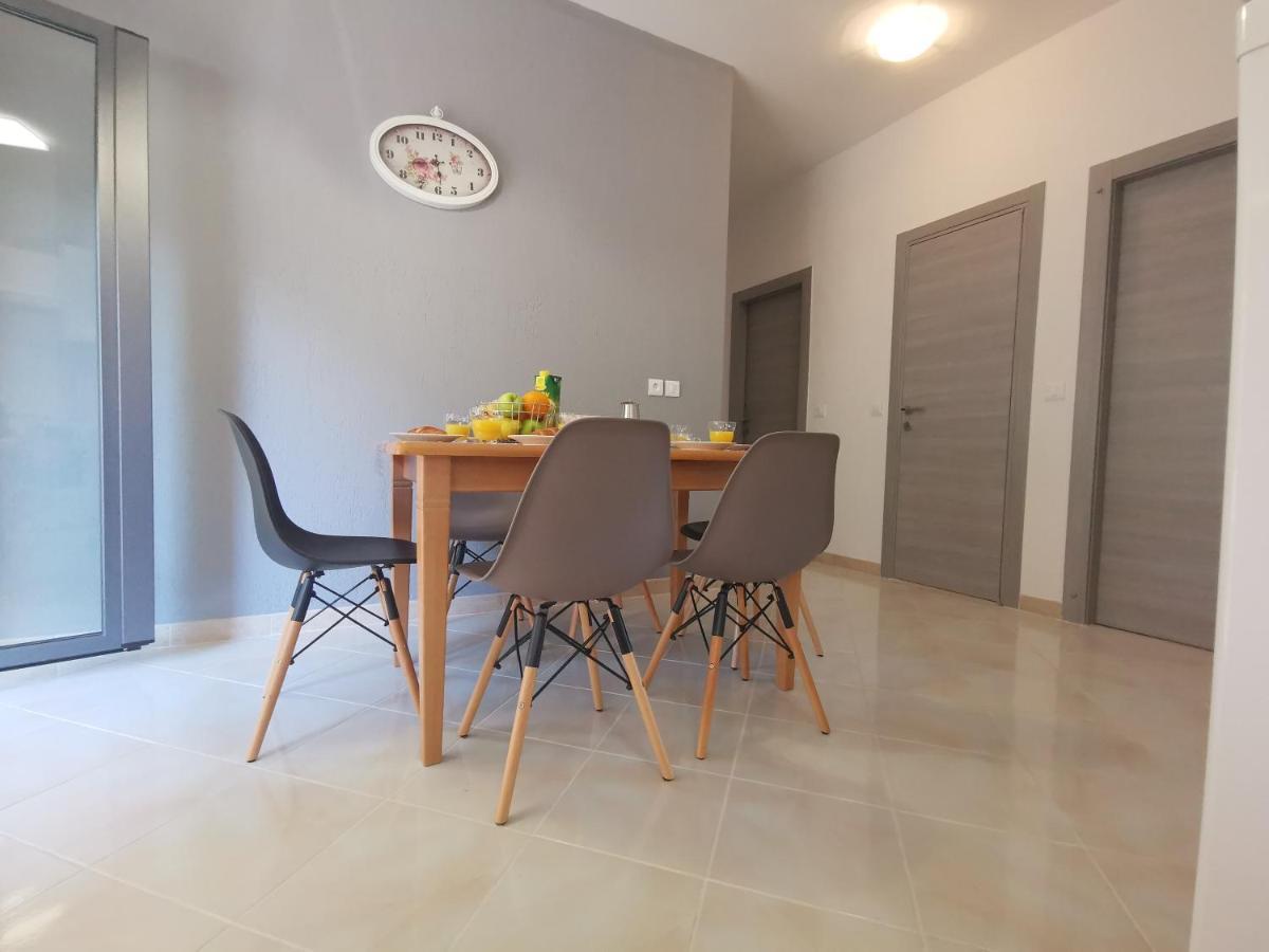 Apartment Pineta With Terrace & Park Wood View Pula Exterior foto