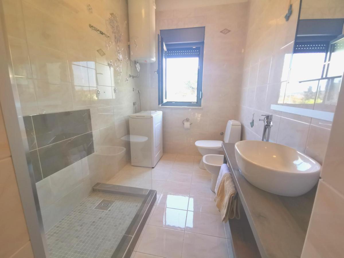 Apartment Pineta With Terrace & Park Wood View Pula Exterior foto
