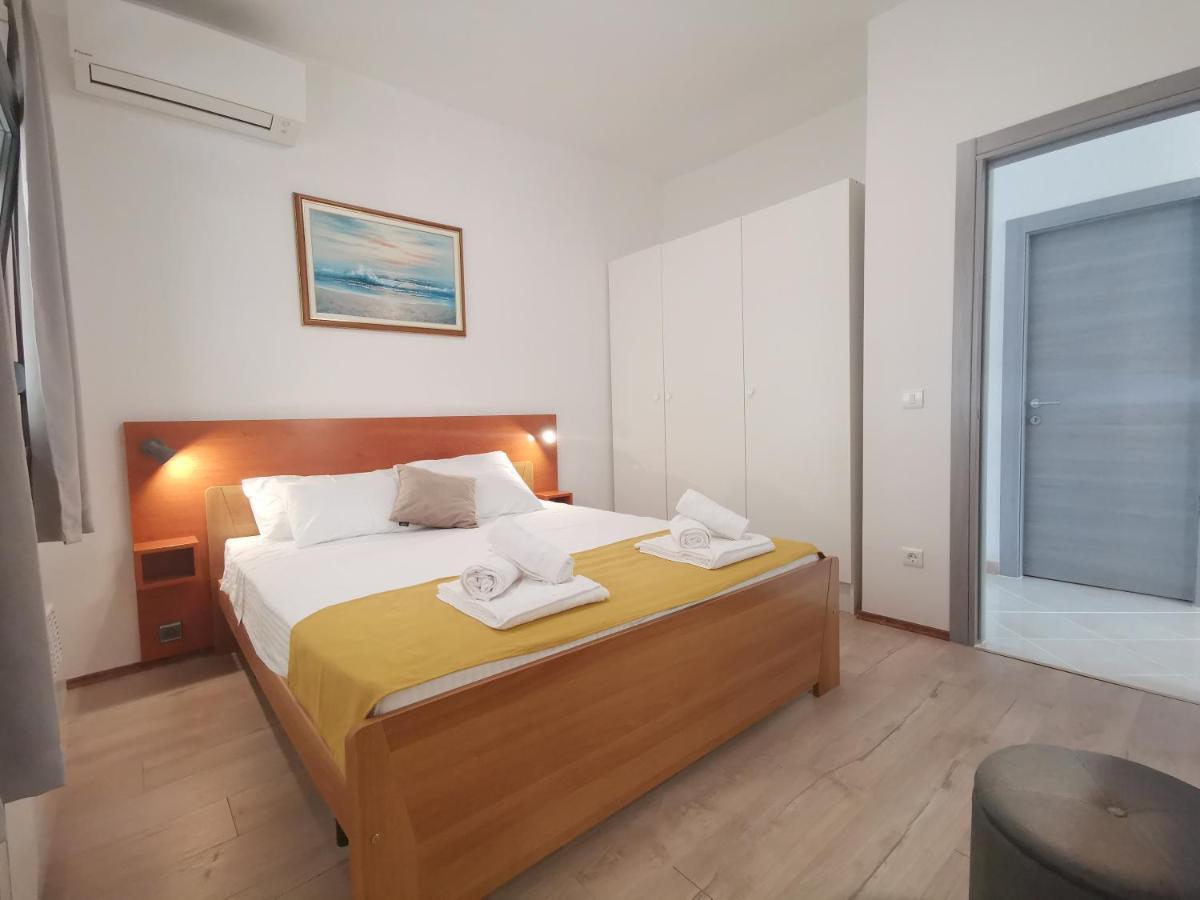 Apartment Pineta With Terrace & Park Wood View Pula Exterior foto