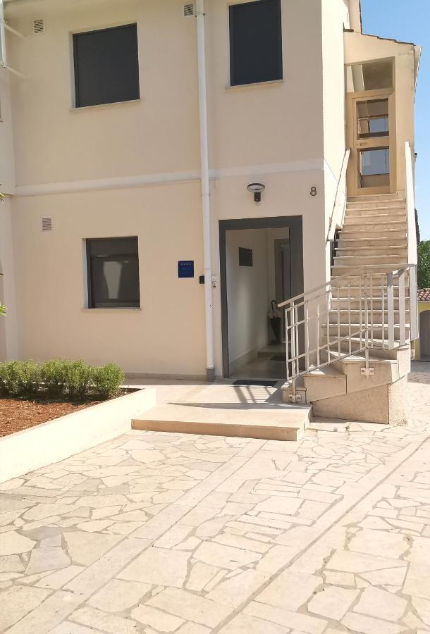 Apartment Pineta With Terrace & Park Wood View Pula Exterior foto