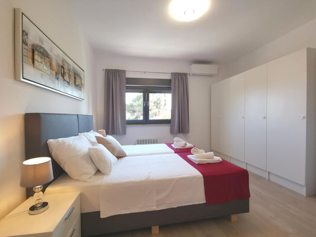 Apartment Pineta With Terrace & Park Wood View Pula Exterior foto