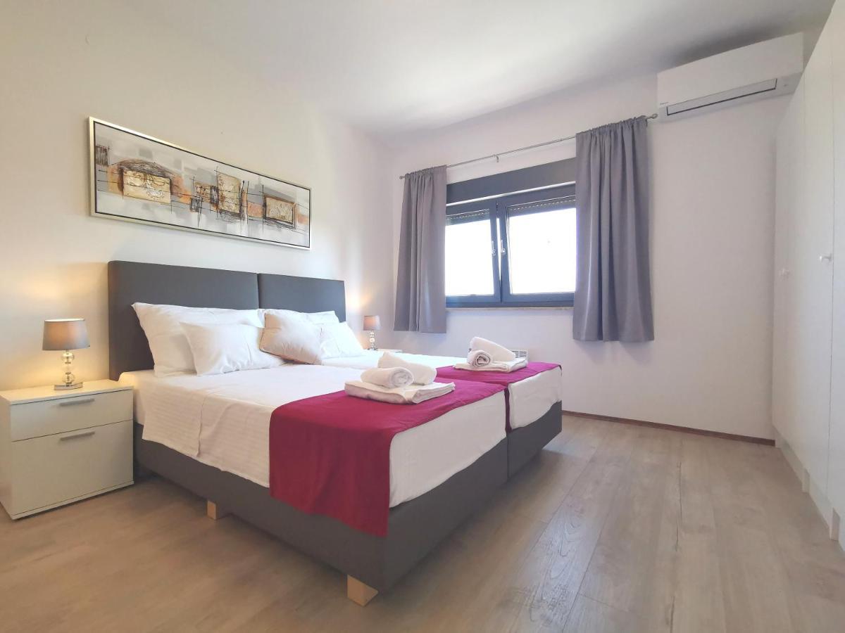 Apartment Pineta With Terrace & Park Wood View Pula Exterior foto