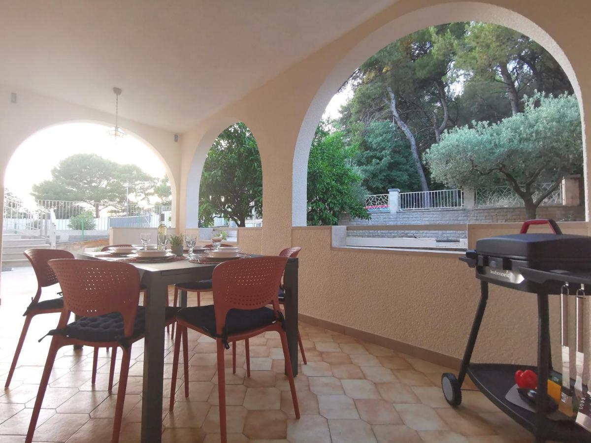 Apartment Pineta With Terrace & Park Wood View Pula Exterior foto