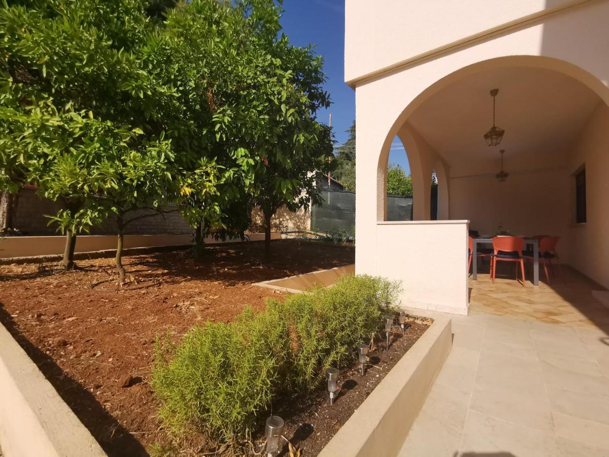 Apartment Pineta With Terrace & Park Wood View Pula Exterior foto