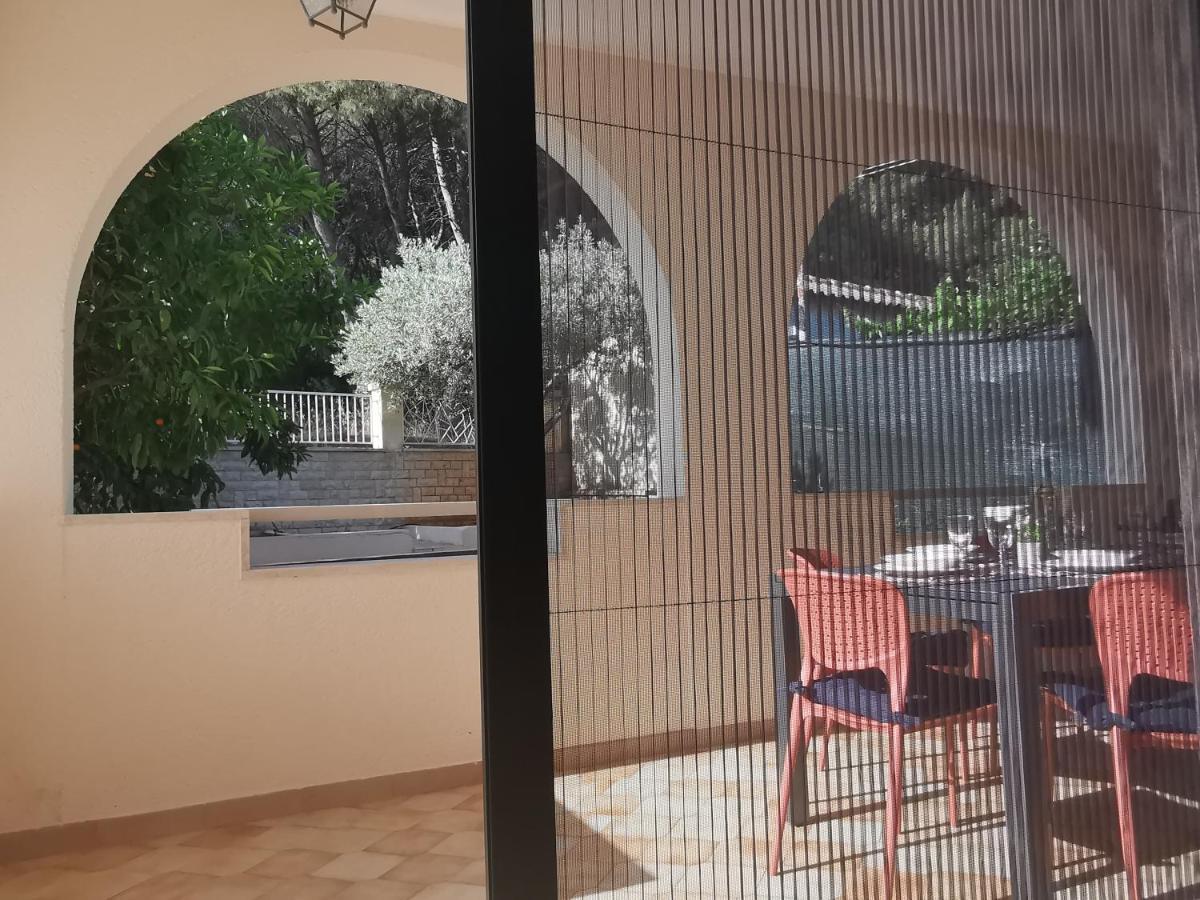 Apartment Pineta With Terrace & Park Wood View Pula Exterior foto
