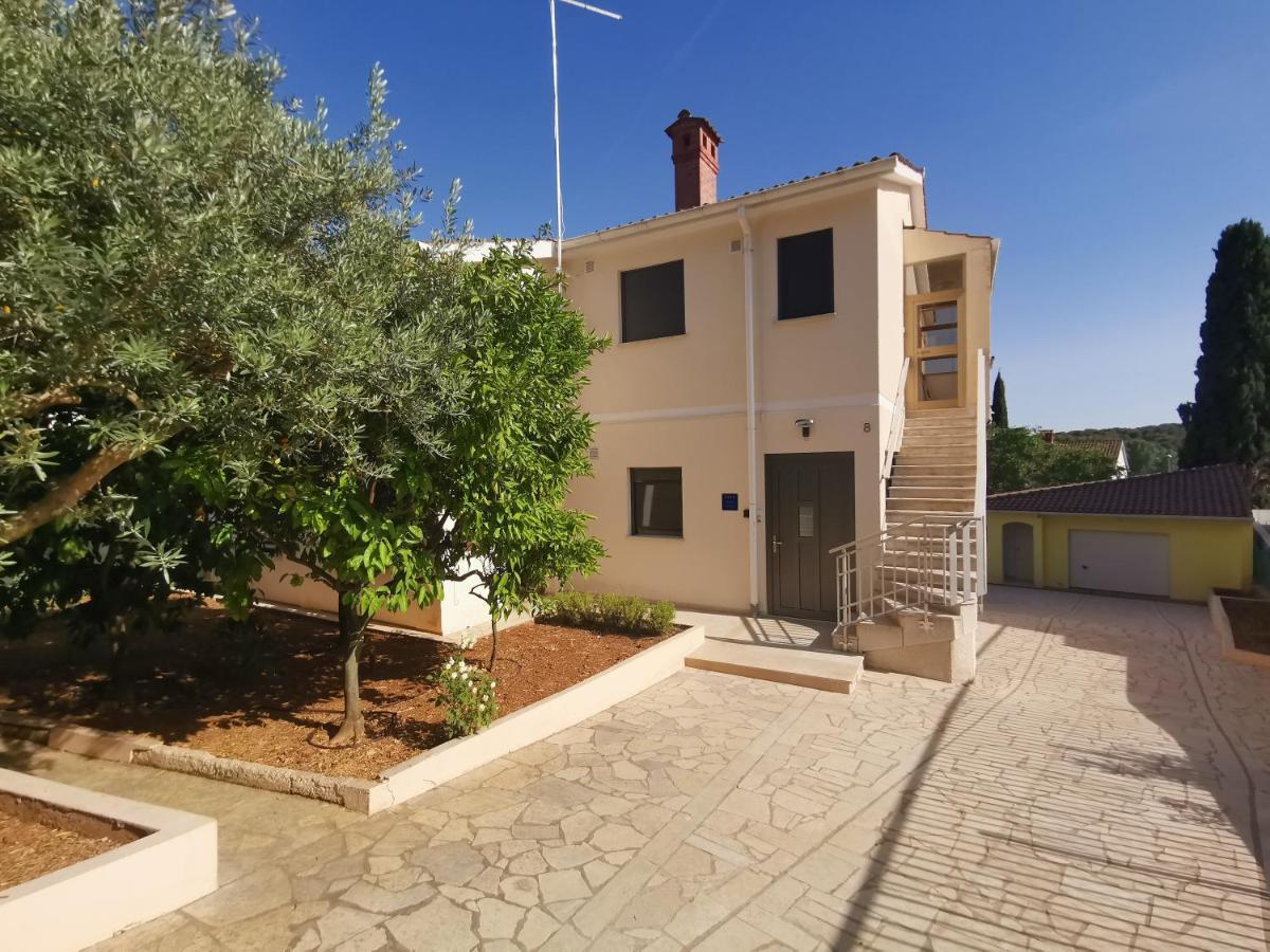 Apartment Pineta With Terrace & Park Wood View Pula Exterior foto